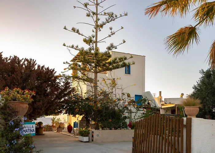 בית הארחה Matina's Family מיקרי ויגלה